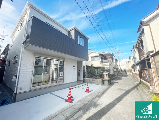 京都市伏見区向島庚申町　第3期　新築一戸建ての前面道路含む現地写真|周辺は閑静な住宅街！前面道路広々で車の出し入れも便利です。駐車が苦手な方でも安心して車庫入れできます！