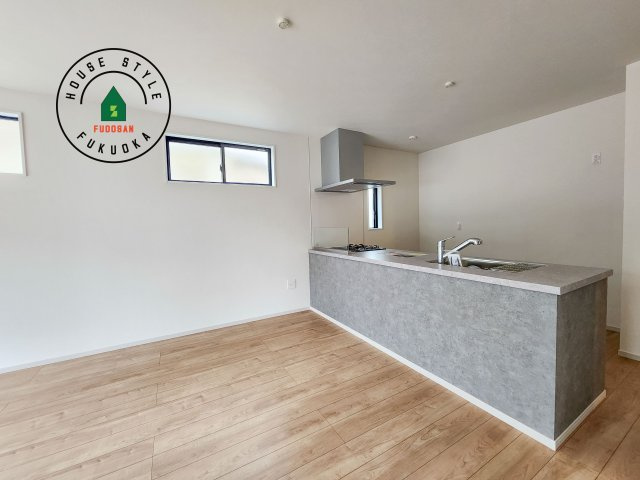 福岡市南区中尾2丁目第3-1棟（1号棟）　のダイニング|キッチンから立ち込める香りが今日の料理を期待させます。