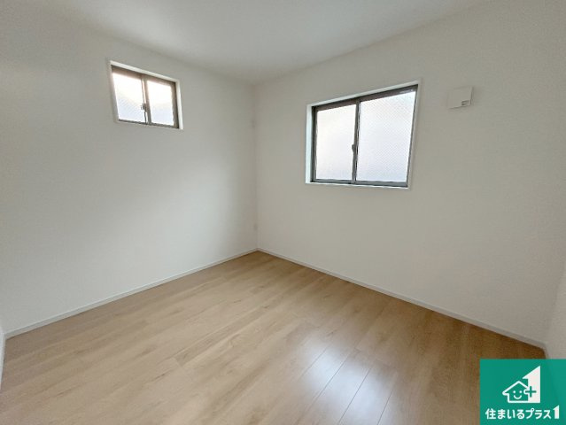 20(祝)21(土)22(日)現地説明会　堺市堺区老松町の洋室|シンプルな洋室は、自分好みのインテリアが楽しめます♪ご家族とインテリアや家具を選びに行くのは新築購入時の醍醐味の一つです。ぜひお楽しみください♪