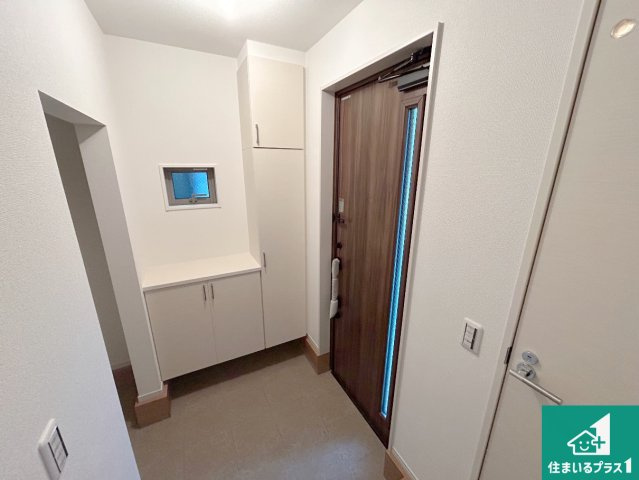 20(祝)21(土)22(日)現地説明会　堺市堺区老松町の玄関|シューズボックスにはたくさんの靴が収納できるので玄関周りはいつもスッキリ！ご家族が増えても安心！