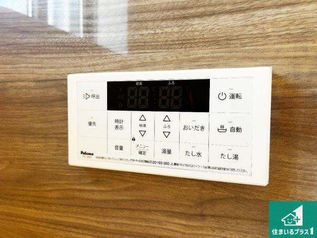 東大阪市小若江　新築一戸建てのキッチン|リビングと統一感があり、使い勝手のいいキッチン。広々としているので、二人並んで作業が出来ちゃいます。お子様と一緒に色々なお料理に挑戦できるスペースがあります。