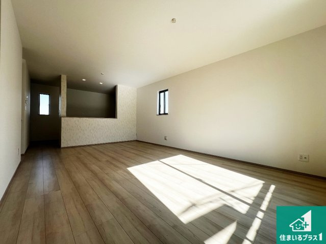 東大阪市小若江　新築一戸建ての前面道路含む現地写真|周辺は落ち着いた街並みの住宅地！子育てがしやすい住環境です！まだ未完成ですが、現地でしかわからない事もございます。是非一度ご覧ください。