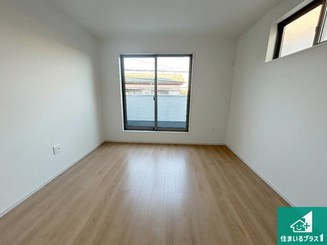 堺市堺区老松町　第1期　新築一戸建ての洋室|シンプルな洋室は、自分好みのインテリアが楽しめます♪ご家族とインテリアや家具を選びに行くのは新築購入時の醍醐味の一つです。ぜひお楽しみください♪