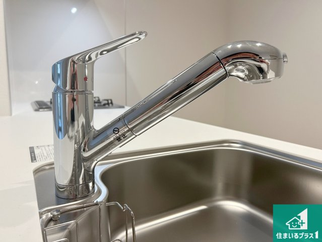 堺市堺区老松町　第1期　新築一戸建ての設備|浄水器を内蔵！炊飯時、お茶を作る時に安心してお水を使えます！お湯と冷水、浄水と原水、シャワーの切替えもワンタッチです！