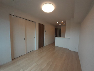 【居間・リビング】 | セントレジデンスⅠ | こちらの居間で趣味の時間をお楽しみください