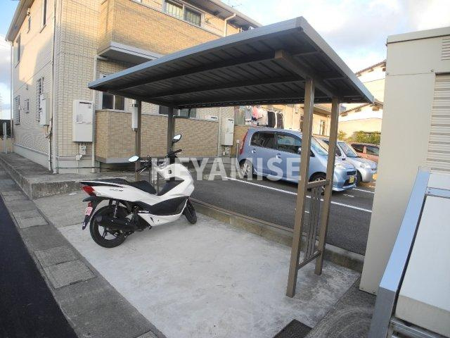 クレスト女の都の駐車場
