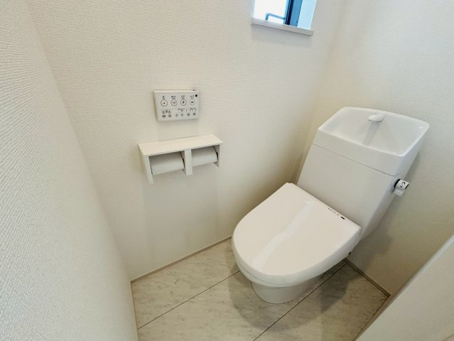 成田市美郷台　新築戸建　D号棟のトイレ
