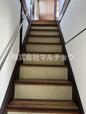 芳養松原戸建ての内装|明るい色調の室内です