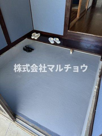 芳養松原戸建ての玄関|ゆったりとした玄関です