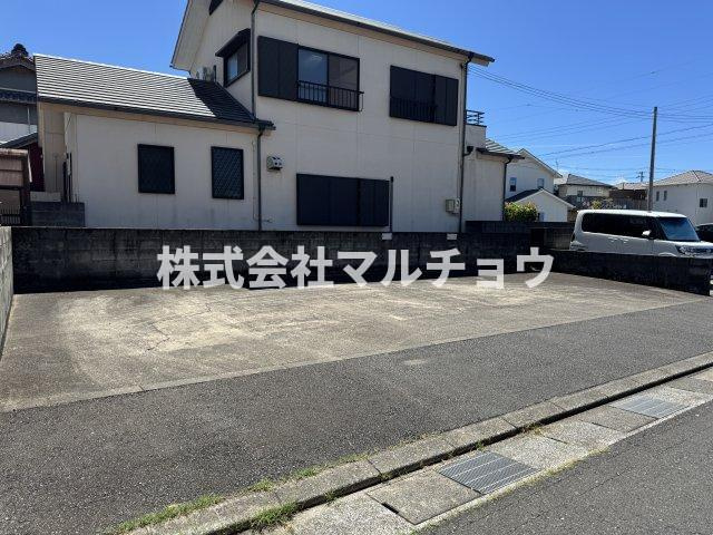 芳養松原戸建ての駐車場|駐車場に車を止められます