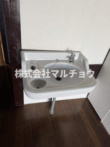 芳養松原戸建ての独立洗面台|独立洗面化粧台が付いています