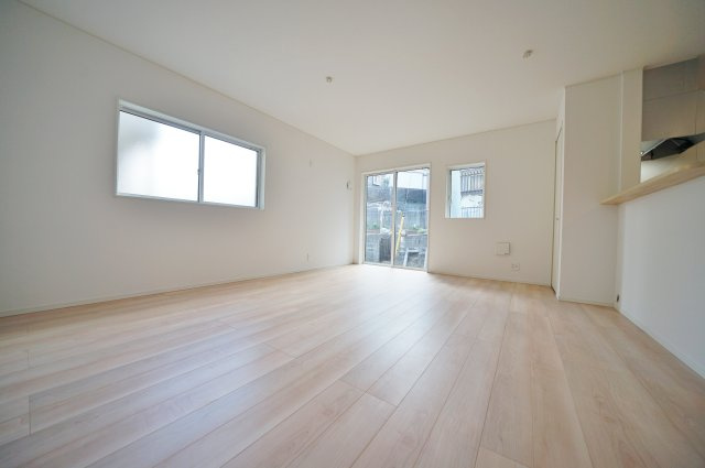 【横浜市旭区市沢町221-1全2棟新築戸建て】★仲介手数料無料★（市沢小学校・左近山中学校）の居間・リビング