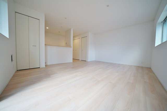 【横浜市旭区市沢町221-1全2棟新築戸建て】★仲介手数料無料★（市沢小学校・左近山中学校）の居間・リビング