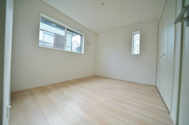 【横浜市旭区市沢町221-1全2棟新築戸建て】★仲介手数料無料★（市沢小学校・左近山中学校）の洋室