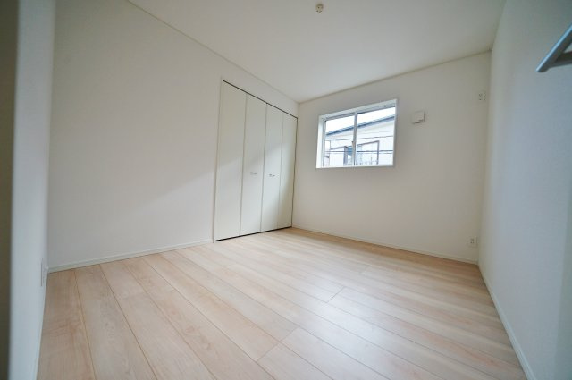 【横浜市旭区市沢町221-1全2棟新築戸建て】★仲介手数料無料★（市沢小学校・左近山中学校）の洋室