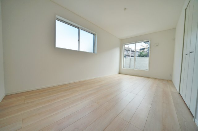 【横浜市旭区市沢町221-1全2棟新築戸建て】★仲介手数料無料★（市沢小学校・左近山中学校）の洋室