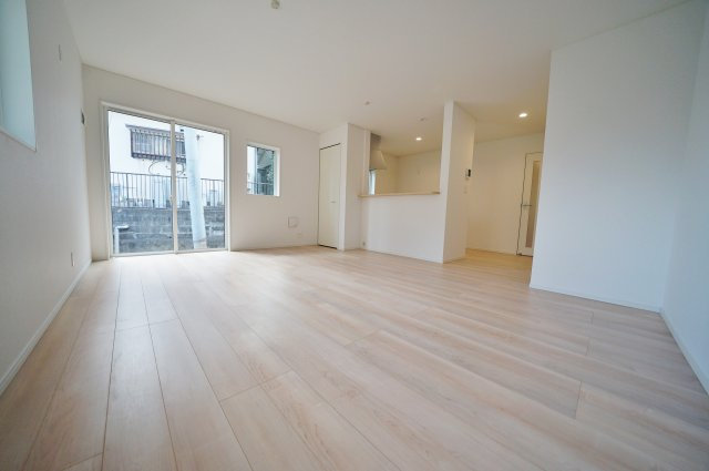【横浜市旭区市沢町221-1全2棟新築戸建て】★仲介手数料無料★（市沢小学校・左近山中学校）の居間・リビング