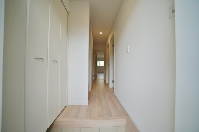 【横浜市旭区市沢町221-1全2棟新築戸建て】★仲介手数料無料★（市沢小学校・左近山中学校）の玄関