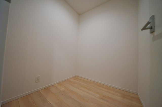 【横浜市旭区市沢町221-1全2棟新築戸建て】★仲介手数料無料★（市沢小学校・左近山中学校）の洋室