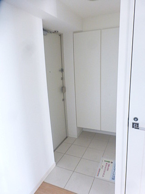 クリオ三田ラ・モードの玄関