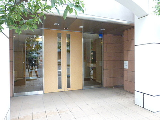 クリオ三田ラ・モードのエントランス