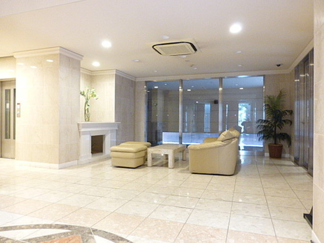 クリオ三田ラ・モードのエントランス