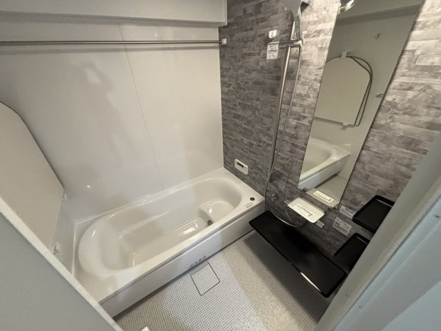 イーストヒルズ矢野壱番館の浴室|リフォーム済♪シロとグレーのお洒落な内装