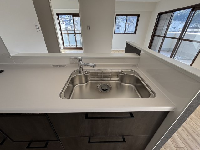 イーストヒルズ矢野壱番館のキッチン|お手入れしやすいシステムキッチン！