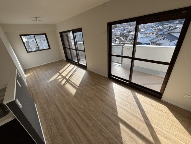 イーストヒルズ矢野壱番館の居間・リビング