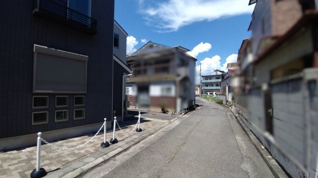 尼崎市浜　中古戸建の前面道路含む現地写真