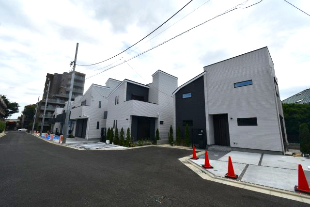 関町南2丁目・新築戸建・2号棟の前面道路含む現地写真