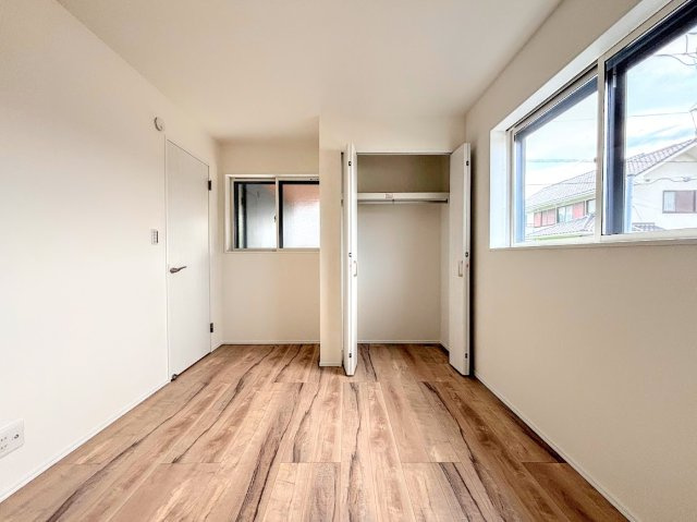 港南区港南台８丁目　新築戸建ての洋室|◆気持ちの良い風が室内へ入り込む居室。家具を配置しても広々ご利用いただけます！！
