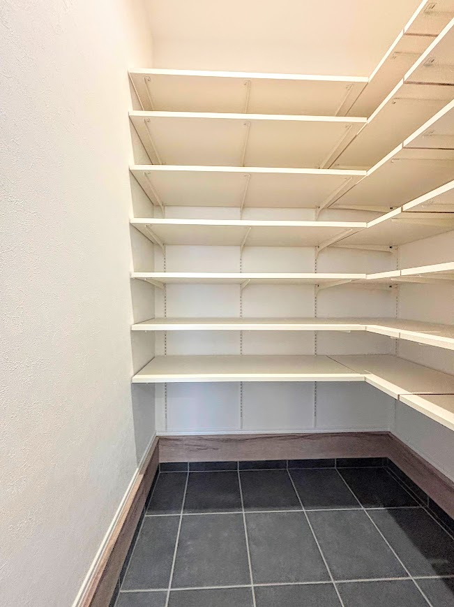 港南区港南台８丁目　新築戸建ての収納|◆玄関には大型シューズクローク！靴以外のベビーカーや子どものスポーツ用品等入れておけるシューズインクローゼットを設置しました！
