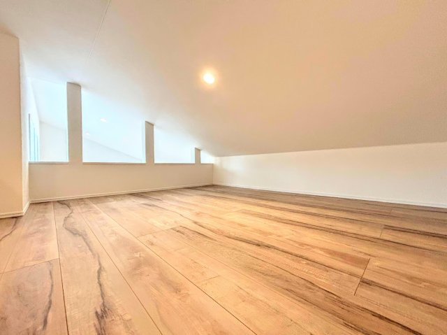 港南区港南台８丁目　新築戸建ての収納|◆広々したロフトは窓付きで明るく、収納にはもちろん、お子様の遊び場、趣味のお部屋、ご主人の書斎など、多目的にお使いいただける便利な空間です。用途に合わせてお使い頂けます。
