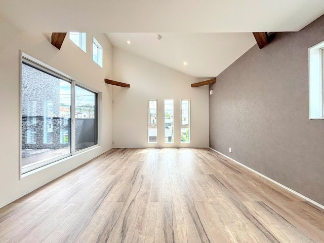 港南区港南台８丁目　新築戸建ての居間・リビング|◆リビングは一日中太陽の光が射し込みます。家族が集まる空間は、自然と笑顔が溢れます！
