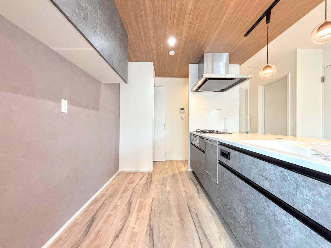 港南区港南台８丁目　新築戸建てのキッチン|◆デザイン性と機能性を兼ね備えたキッチンです。リビングスペースとの一体感が生まれ、広々空間を演出してくれます。
