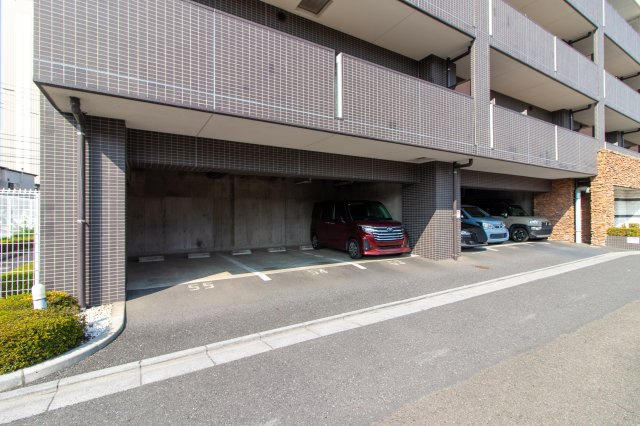モナーク足利の駐車場