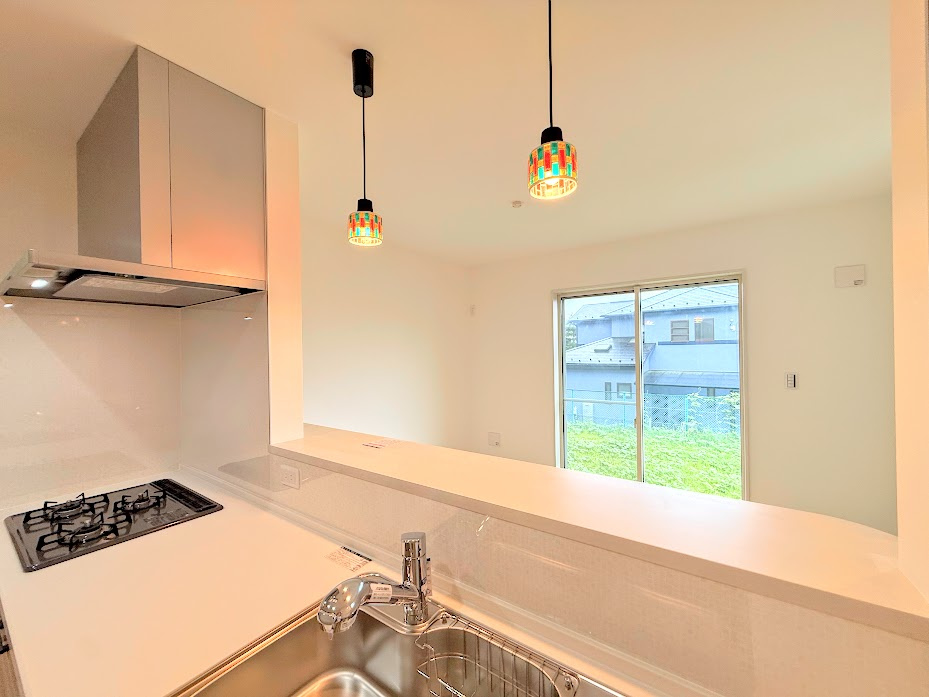 泉区新橋町　新築戸建ての洗面所|◆毎日使う場所だから、機能的で使いやすさに配慮したパウダールーム。すっきりと使えるように収納も豊富にご用意しています。
