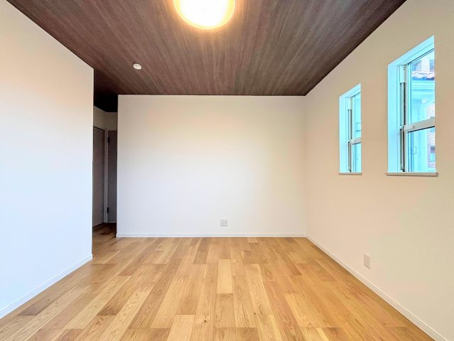 泉区新橋町　新築戸建ての洋室|◆気持ちの良い風が室内へ入り込む居室。家具を配置しても広々ご利用いただけます！！
