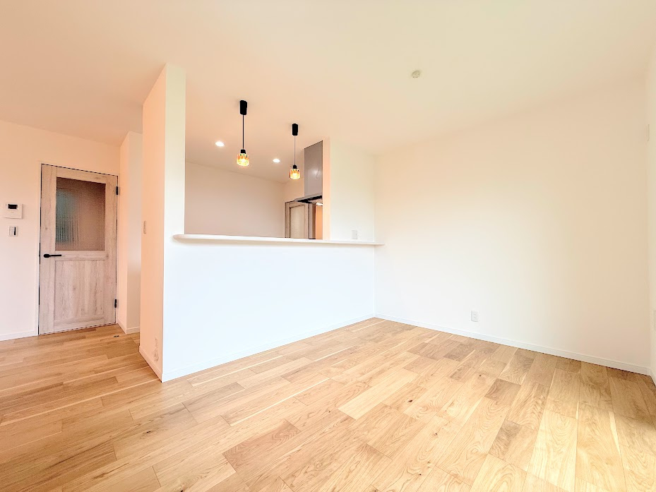 泉区新橋町　新築戸建てのダイニング|◆リビングは一日中太陽の光が射し込みます。家族が集まる空間は、自然と笑顔が溢れます！
