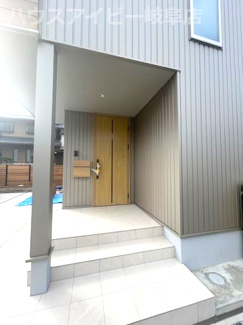 【玄関】 | 岐阜市鏡島西！注文住宅を超えるデザイナーズ住宅2980万円で登場です♪お車並列2台可能！ | 岐阜市鏡島西！注文住宅を超えるデザイナーズ住宅2980万円で登場です♪お車並列2台可能！水回り保証10年！