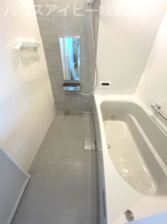 【浴室】 | 岐阜市鏡島西！注文住宅を超えるデザイナーズ住宅2980万円で登場です♪お車並列2台可能！ | 岐阜市鏡島西！注文住宅を超えるデザイナーズ住宅2980万円で登場です♪お車並列2台可能！水回り保証10年！