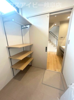 【脱衣所】 | 岐阜市鏡島西！注文住宅を超えるデザイナーズ住宅2980万円で登場です♪お車並列2台可能！ | 岐阜市鏡島西！注文住宅を超えるデザイナーズ住宅2980万円で登場です♪お車並列2台可能！水回り保証10年！
