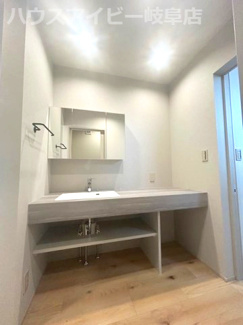【独立洗面台】 | 岐阜市鏡島西！注文住宅を超えるデザイナーズ住宅2980万円で登場です♪お車並列2台可能！ | 岐阜市鏡島西！注文住宅を超えるデザイナーズ住宅2980万円で登場です♪お車並列2台可能！水回り保証10年！