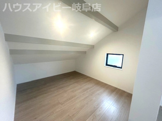【洋室】 | 岐阜市鏡島西！注文住宅を超えるデザイナーズ住宅2980万円で登場です♪お車並列2台可能！ | 岐阜市鏡島西！注文住宅を超えるデザイナーズ住宅2980万円で登場です♪お車並列2台可能！水回り保証10年！