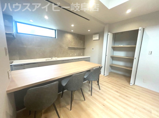 【キッチン】 | 岐阜市鏡島西！注文住宅を超えるデザイナーズ住宅2980万円で登場です♪お車並列2台可能！ | 岐阜市鏡島西！注文住宅を超えるデザイナーズ住宅2980万円で登場です♪お車並列2台可能！水回り保証10年！