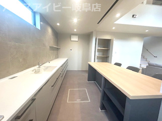 【キッチン】 | 岐阜市鏡島西！注文住宅を超えるデザイナーズ住宅2980万円で登場です♪お車並列2台可能！ | 岐阜市鏡島西！注文住宅を超えるデザイナーズ住宅2980万円で登場です♪お車並列2台可能！水回り保証10年！