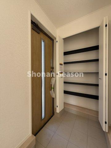 【玄関】 | たっぷりと収納できるシューズBOX完備で、きれいな玄関をキープできますね♪