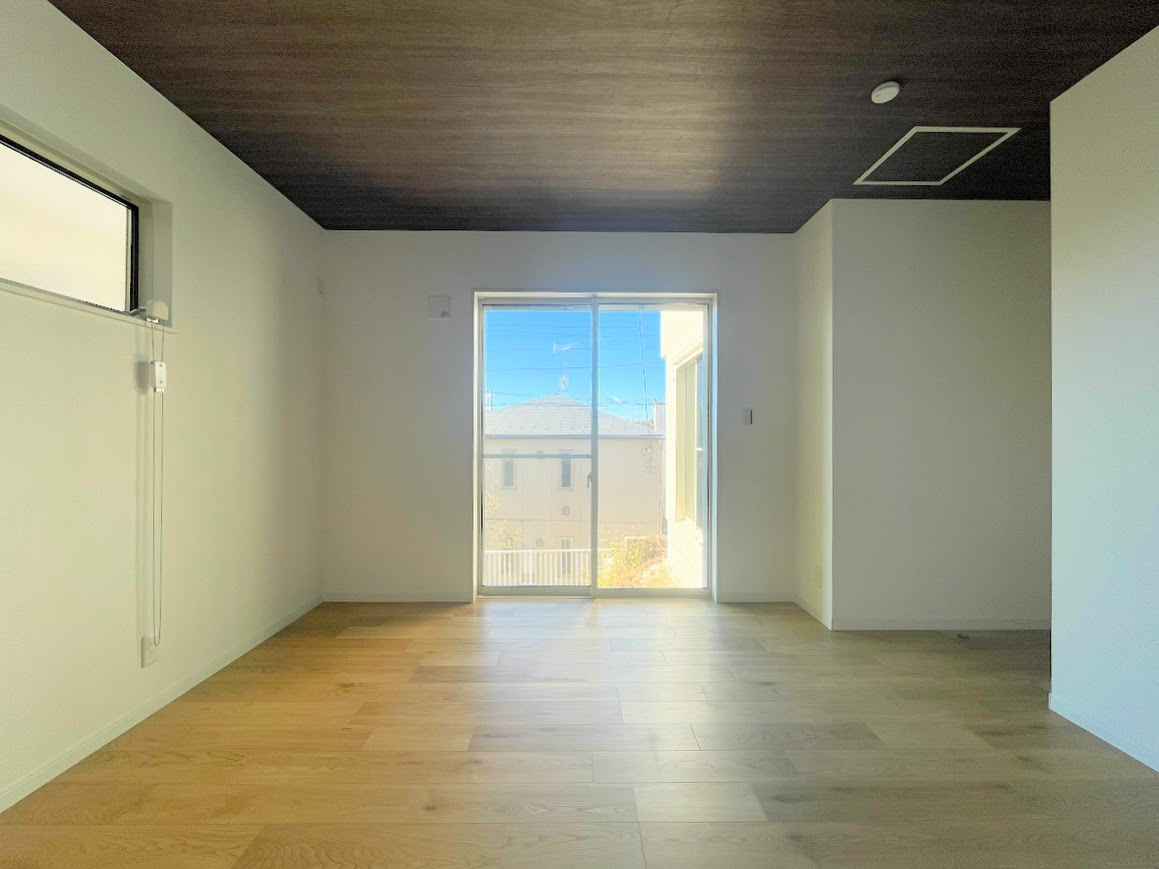 戸塚区平戸３丁目　未入居戸建ての洋室|◆気持ちの良い風が室内へ入り込む居室。家具を配置しても広々ご利用いただけます！！