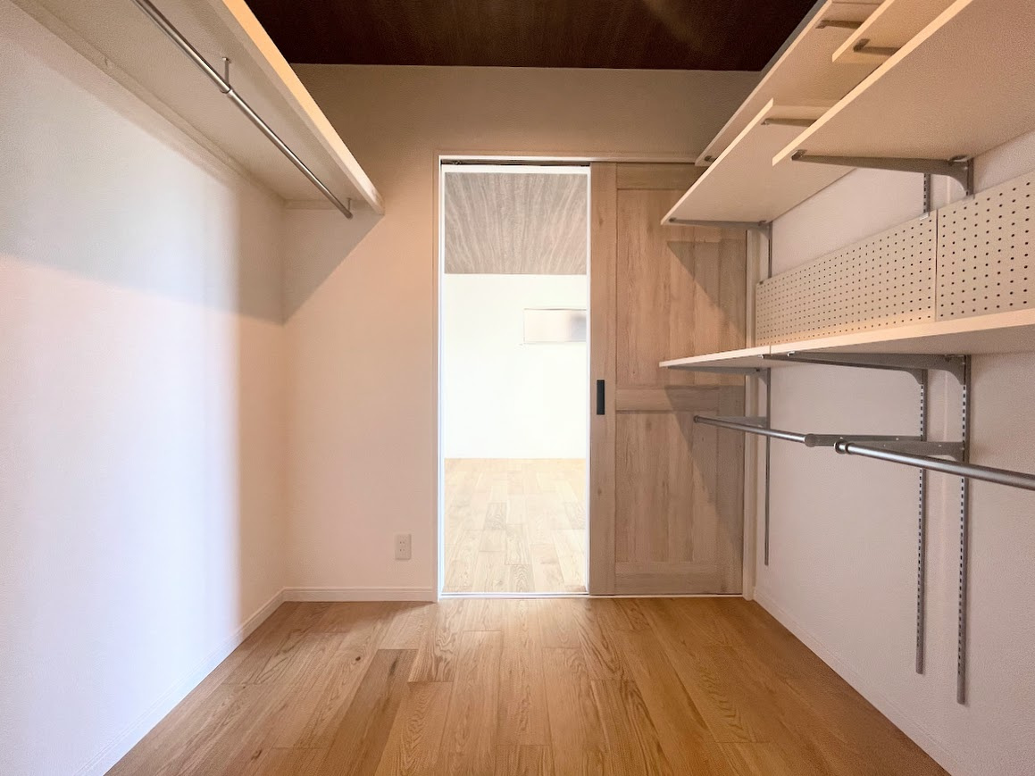 戸塚区平戸３丁目　未入居戸建ての収納|◆荷物の多い方には嬉しい収納スペースです。季節物やスーツの収納等にピッタリです。
